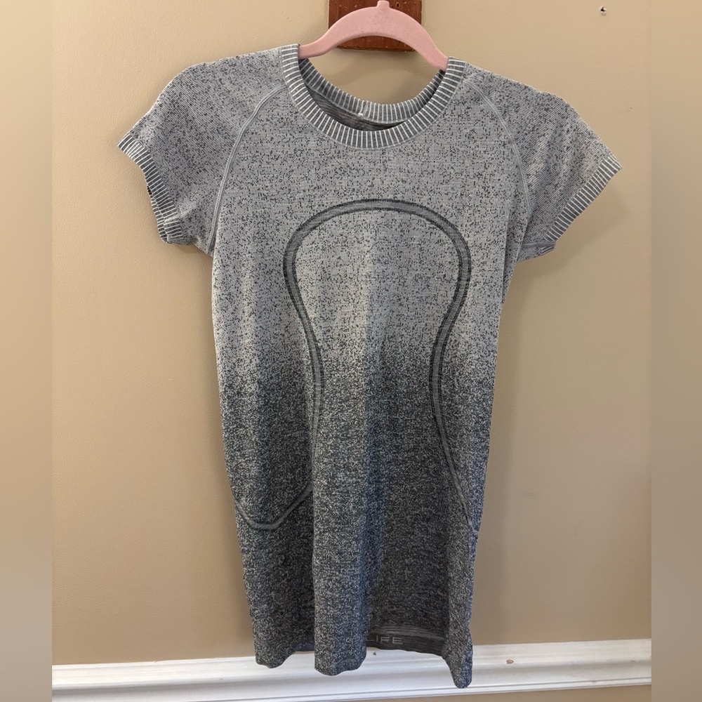 Lululemon the sweat life swiftly tech top, size 6, grey/ombre